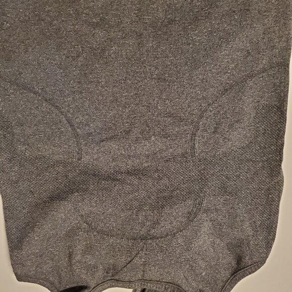 Lululemon Bundle - Swiftly top and joggers - Picture 7 of 9